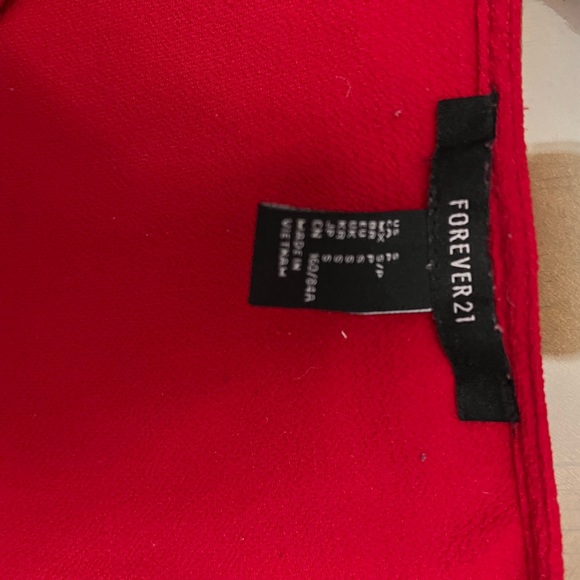 EUC Red Flowy Flared Waist Crop Top with Front Tie - Picture 4 of 4